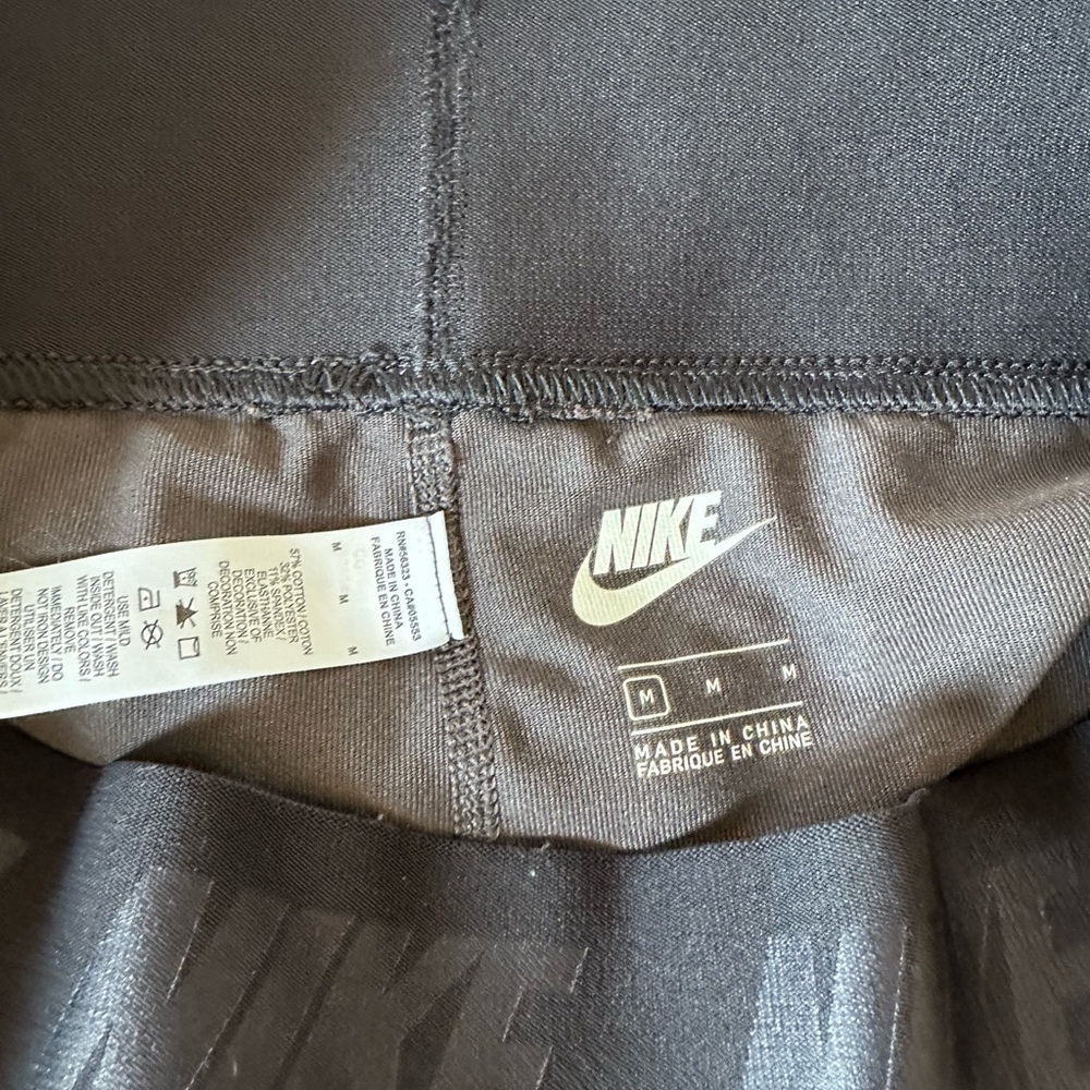Nike Leggings with Gold Swoosh - Picture 4 of 5